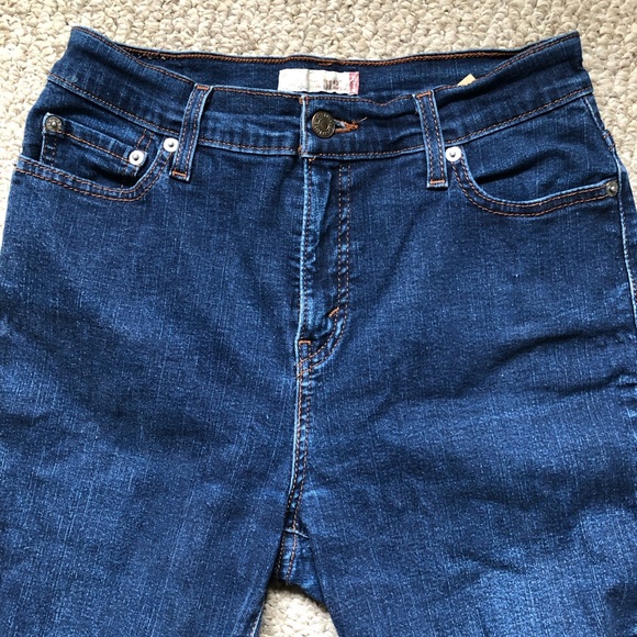 Women’s Levi’s Jeans - Picture 2 of 4